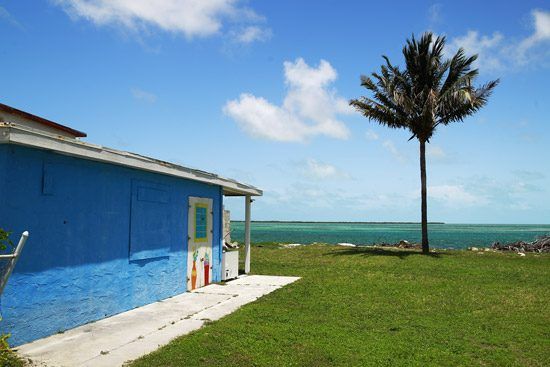IFF Islands_Bimini Colorful Building_Image_Bahamas.com